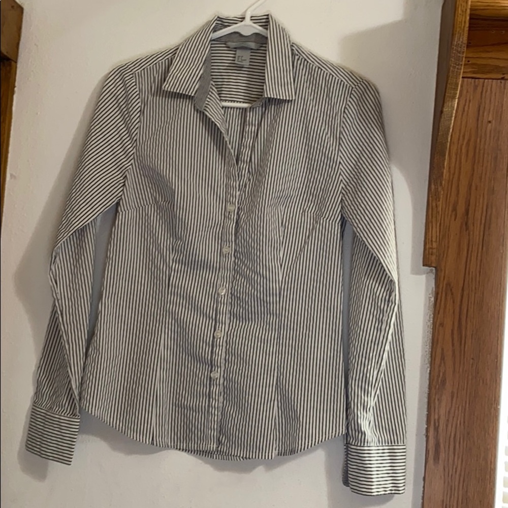 🎈ladies classic pin striped button-down